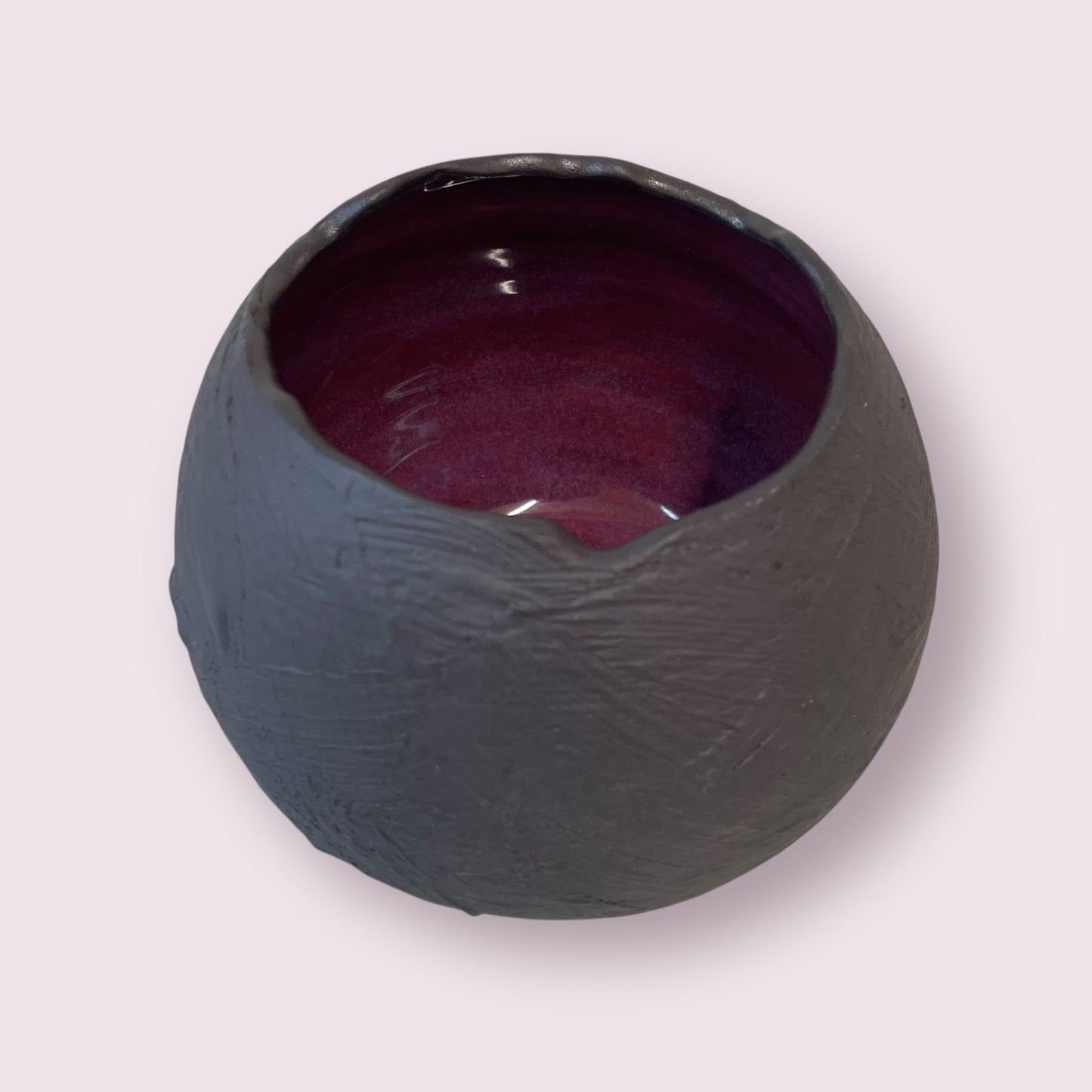 Black and purple bowl - Marianne van Roij