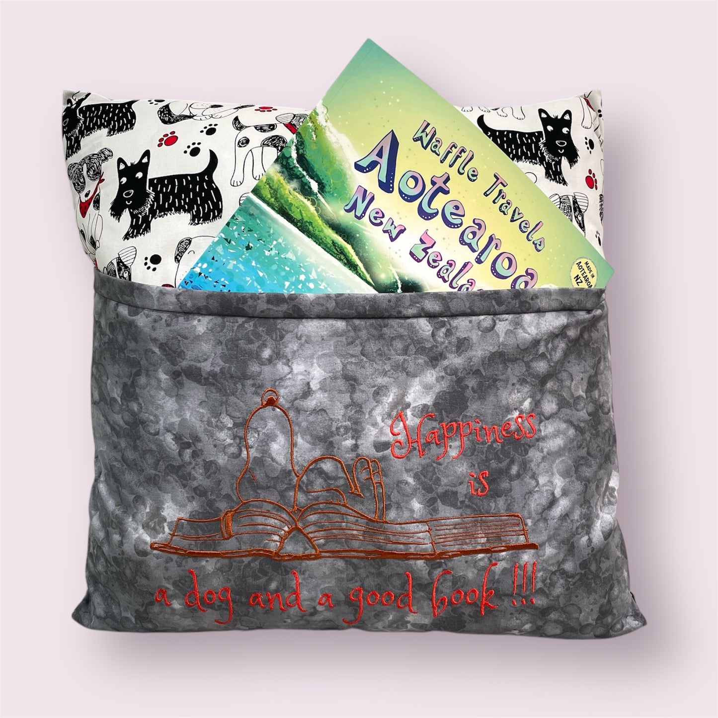 Reading cushion 'Black and white dogs' - Dorothy Smith