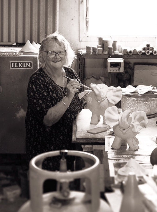 Featured Artist - Robyn Smaller