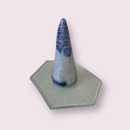 Ring thing 2- Jan Pidwell