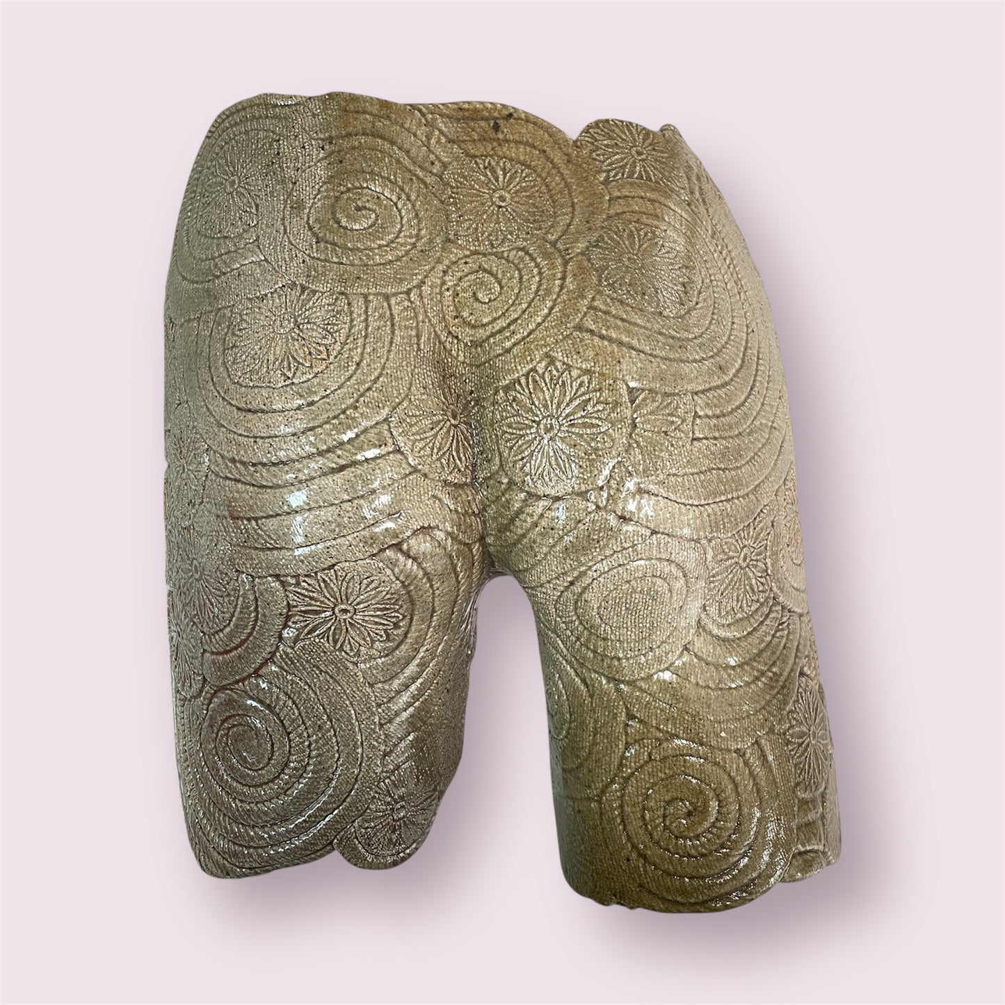 Beaut buttock - Robyn Smaller