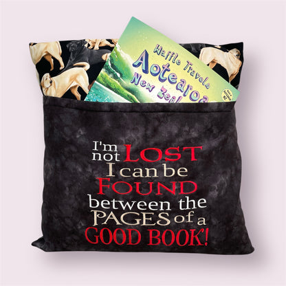 Reading cushion 'Labrador' - Dorothy Smith